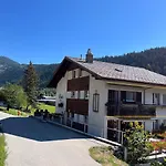 アパート - 100m Von Der Talstation Aletsch Bahnen Und Bahnhof Fiesch, Ausgangslage フィエッシュ
