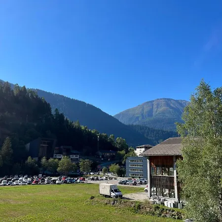 Daire - 100m Von Der Talstation Aletsch Bahnen Und Bahnhof Fiesch, Ausgangslage *