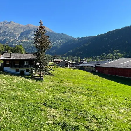 - 100m Von Der Talstation Aletsch Bahnen Und Bahnhof Fiesch, Ausgangslage Fiesch