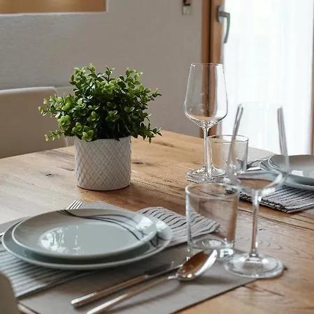 - 100m Von Der Talstation Aletsch Bahnen Und Bahnhof Fiesch, Ausgangslage Fiesch